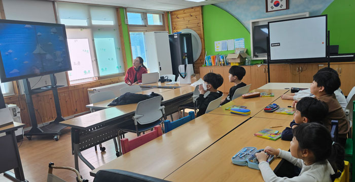 창오초, 그림책으로 여는 생태 감수성… 독서교육주간 맞아 전교생 독서놀이